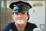 Kirúgták a pornózó rendőrnőt