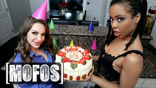Kimmy Granger ve Kira Noir'in vahşi seks partisi doğum günü
