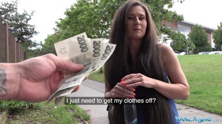 Lara Fox: Agent for the money
