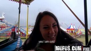 Mofos: Dzikie fucked na roller coaster