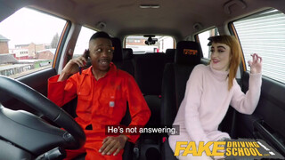 Ik breng je naar je enorme zwarte lul op de nep rijschool