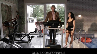 Løs det i treningsstudioet på kanten av seksuell spenning