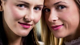 Szórakozz velem, lányok? - Cristal Caitlin és Kira Zen csábító játéka