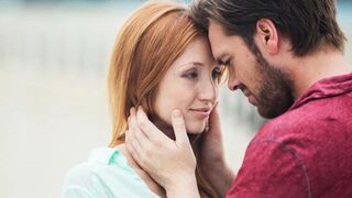 Vörös szenvedély: Michelle H és Red Fox forró ölelkezése