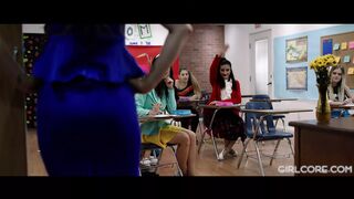 Angela White és Georgia Jones szigorúan nevelik a pajkos tini diáklányokat