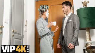 A tapasztalt szőke francia anyuka ismét elcsábít egy ifjú hódolót