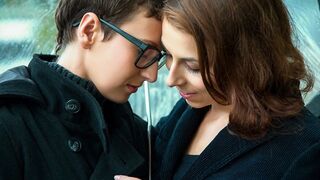 Antonia Sainz és Emylia Argan forró leszbikus ölelései