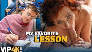 Érett orosz pornósztár élvezi az anal hármast fiatal farkakkal