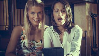 Nikita megcsábítja Sweet Catet és nyaldossa a borotvált puncáját