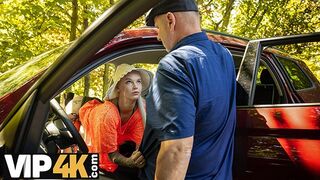 Eltévedt az erdőben és a vad herceg karjaiba futott