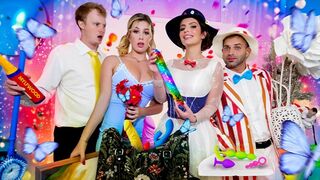 Képviselő kisasszony bevezeti a srácokat a legcsábítóbb gyönyörbe