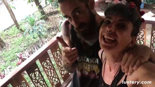 Maya átadja magát Edward hatalmas férfiasságának a dzsungelben