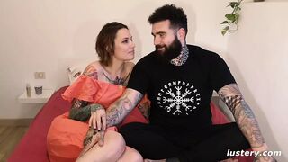 Silvia engedelmes szájjal kényezteti Desmond férfiasságát spanyol szenvedéllyel