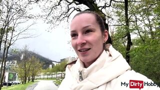 Dögös tini amatőr forró szájmunkája idegennel nyilvánosan