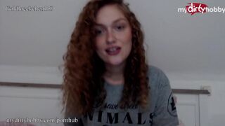 Kerekded tini kényezteti szűk ölét hatalmas játékkal