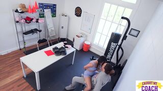 Kylie Rocket önbizalomfrissítésre áhítozik, amit Bruce Venture monumentális farka adhat meg neki - 2. évad 3. rész