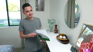 Legjobb barátnők Liz Jordan és Maya Woulfe rábeszélik a mostohatestvért a vad hármas élvezetre