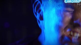 Kis Termékeny Anyuka Figyeli, Hogy Barátja Farkassá Változik, És Szexelnie Kell Nagy Fekete Kakasával, Hogy Visszaváltoztassa - Halloween