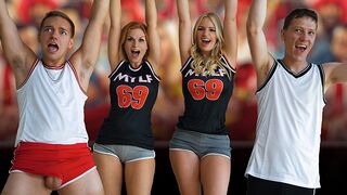 Labdarúgó mostohaanyák Rachael Cavalli és Sedona Reign ünnepelnek forró győzelmet tiltott cserében - momswap cserebere