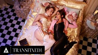 Emma Rose és April Olsen tündérmesés királynők kíméletlen strap-on anál vadászata