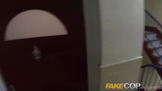 A spermauralkodó zsaru golyólövedék élvezettel tölti meg a lyukakat