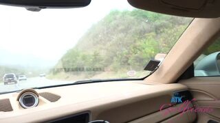 Strandrandi Nicole Luva tinivel és vad autós orál POV