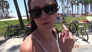 Ashley Stone irányítja a forró buliorgiát!