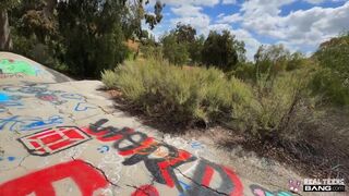 Isabella Jules vad tini baszása szabadban és tejszínes hotel punci extázisa