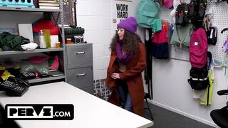 Karácsonyi lopott rúzs a tini boltban - Rusty Nails büntetése forróan