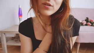 ASMR JOI – A vörös hajú barátnőd forró simogatása munka utáni kikapcsolódáshoz